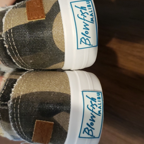 Blowfish Women’s Faux Shearling Lined Sneakers, Camo Print - Picture 5 of 5